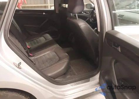 2015 Volkswagen Passat 1.8T Sel Premium from USA, damaged, VIN 1VWCT7A34FC007026